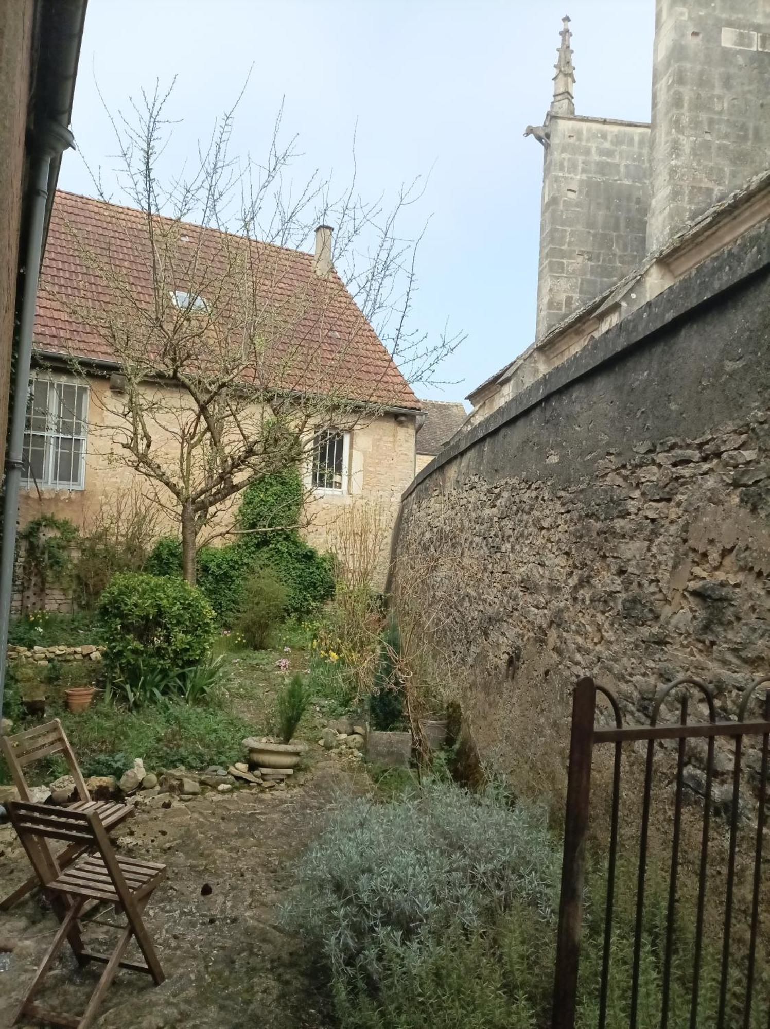 Le Tabellion Bed and Breakfast Noyers-sur-Serein Exteriör bild